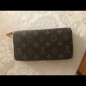 Louis Vuitton zippy wallet monogram
